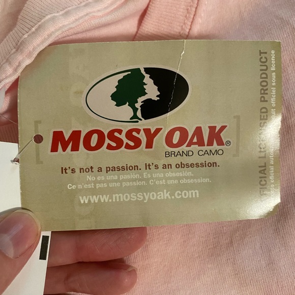 Ladies short sleeved XL pink top with Mossy Oak logo. - Picture 4 of 9